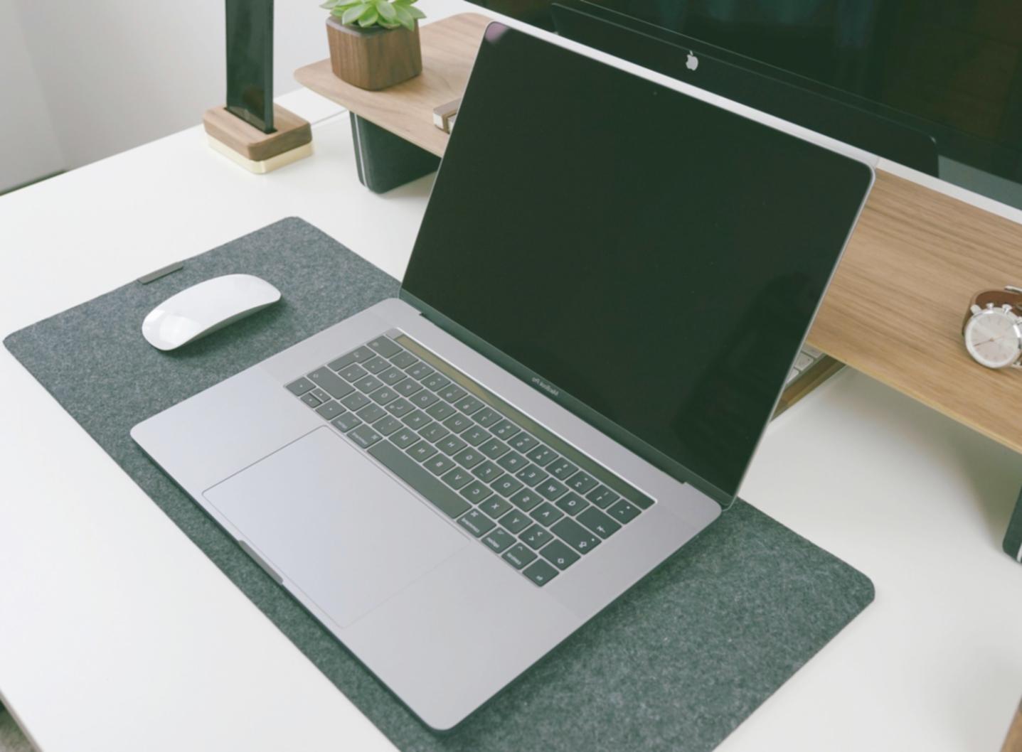 Illustration des méthodes d'analyse journalistique et de vérification des faits